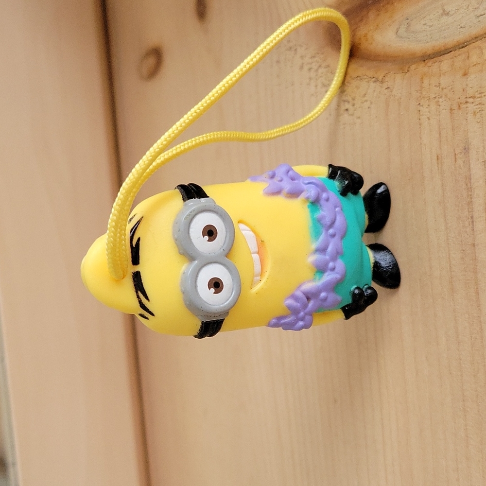 Universal Minion Ornament Hanging